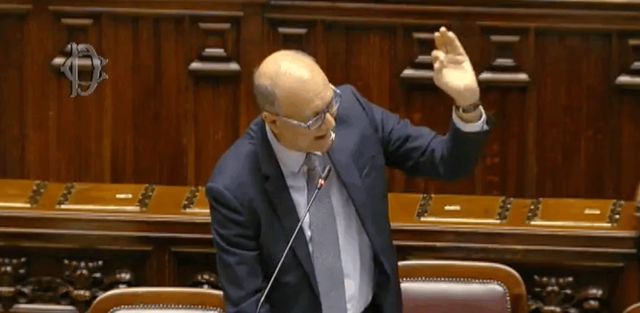 Educazione sessuale a scuola, scintille alla Camera tra Valditara e l’opposizione