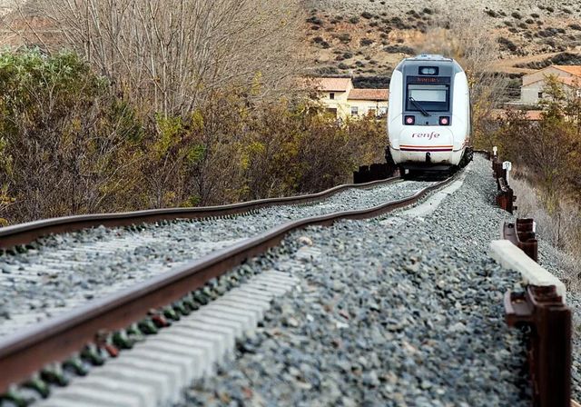 Dos trenes de alta velocidad descarrilan en Adamuz y cortan la circulación entre Madrid y Andalucía