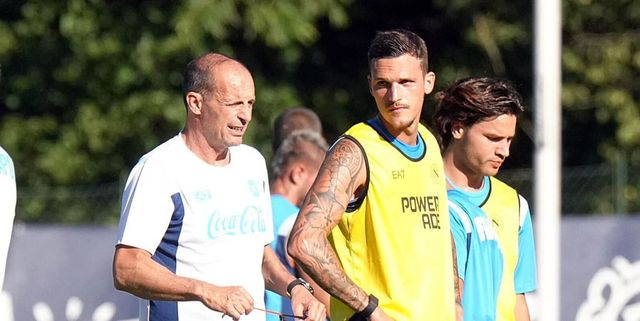 Napoli, Prisco torna a San Giorgio a Cremano: lo scatto social con il pasticciere Sirica