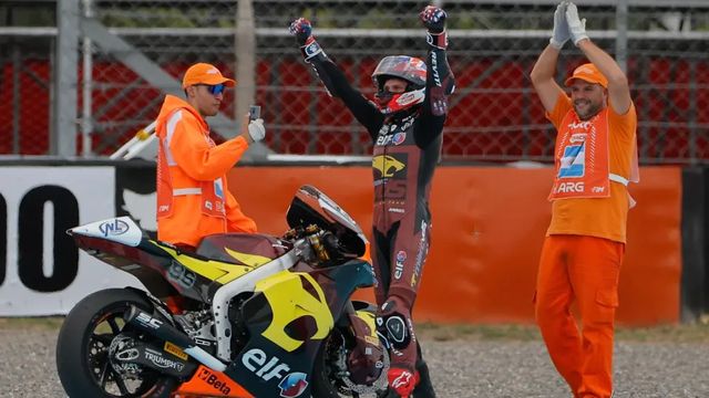 Jake Dixon impone su experiencia y Manu González es más líder en Moto2