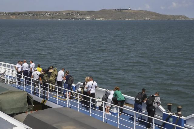 Razboi in Ucraina, ziua 882. Ucrainenii au lovit un feribot rusesc in portul Kavkaz