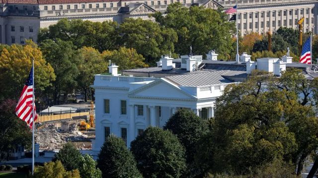 Soudce nařídil Trumpovi dočasně zastavit výstavbu tanečního sálu Bílého domu