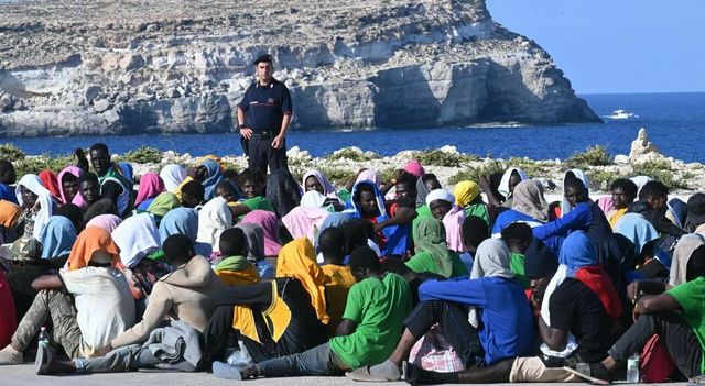 Meloni,pressione migratoria che Italia subisce insostenibile