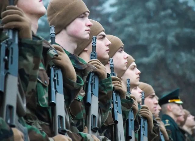 Mai mulți soldați au depus astăzi jurămantul militar