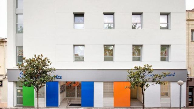 Detenido un profesor de un centro de Badalona por presunto acoso sexual a dos adolescentes