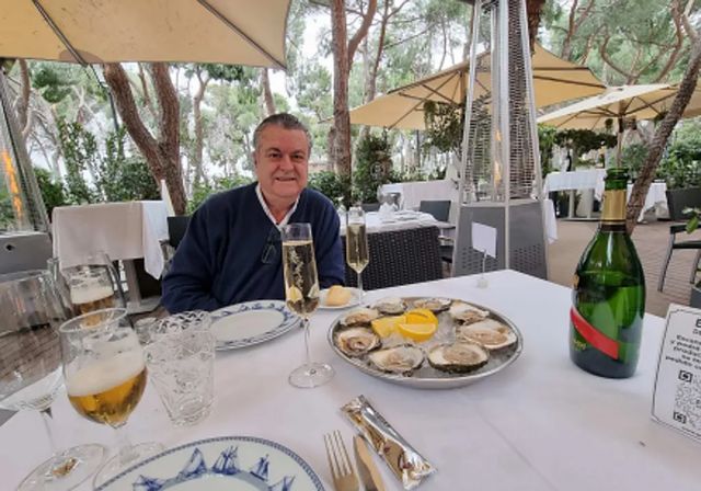 La foto del festín de la trama con ostras y champagne tras el 'chivatazo' del rescate: «Tranquilo que esto sale del 1%»