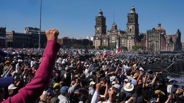 Derriban las vallas de la sede del Ejecutivo durante una marcha contra Sheinbaum y la violencia en México