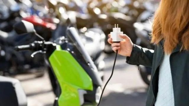 Segunda mano y de combustión: los motoristas desconocen las ventajas de la moto eléctrica