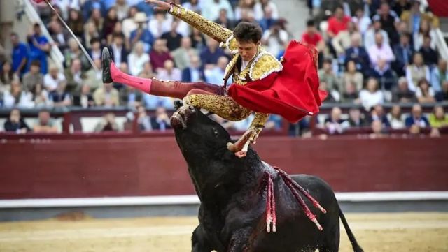 Roca Rey, operado de urgencia tras sufrir una peligrosa cornada en Las Ventas