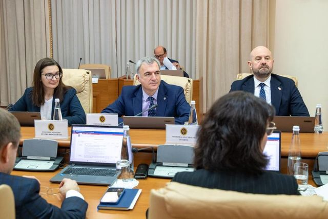 Guvernul oferă granturi de până la 1,5 milioane de lei pentru întreprinderi care investesc în eficiență energetică