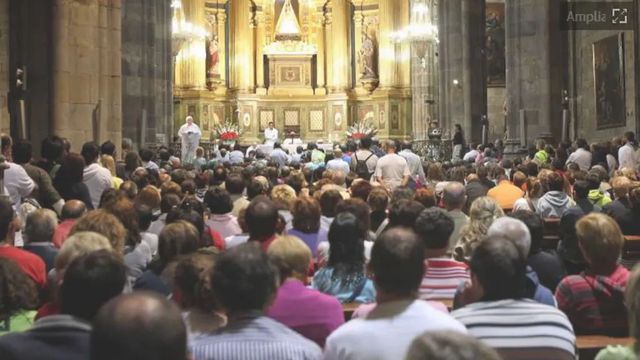 Sube el número de personas que van a misa y bajan las bodas, los bautizos y las primeras comuniones