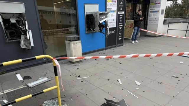 V Praze někdo vykradl dva bankomaty, poničil je nejspíš výbušninou