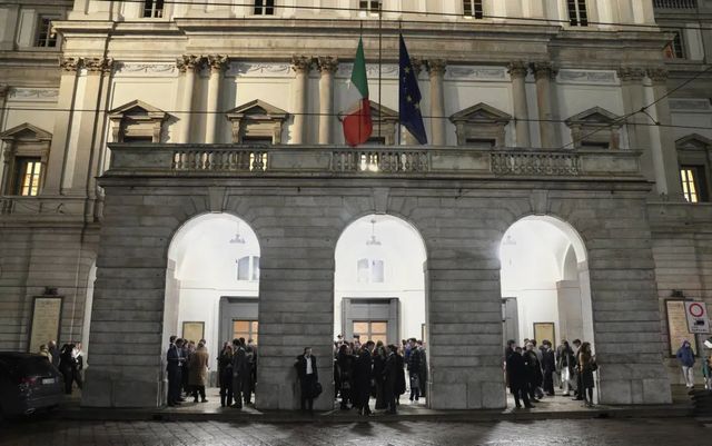 Prima della Scala, ultimi preparativi alla vigilia dell'inaugurazione della stagione