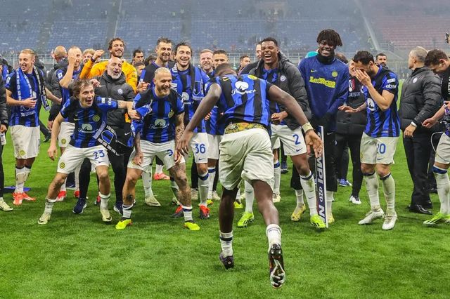 Inter e Made in România ! Fotbaliștii lui Inter au petrecut pe ritmuri de manele după ce au câștigat scudetto