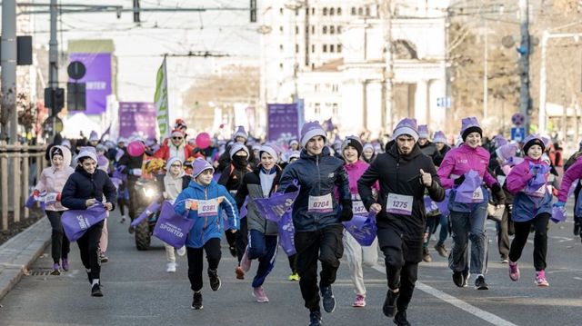 Atenție, șoferi: circulație restricționată astăzi în centrul Chișinăului pentru Maratonul de Crăciun