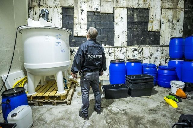 Poliția olandeză a descoperit cel mai mare laborator de metamfetamină din țară