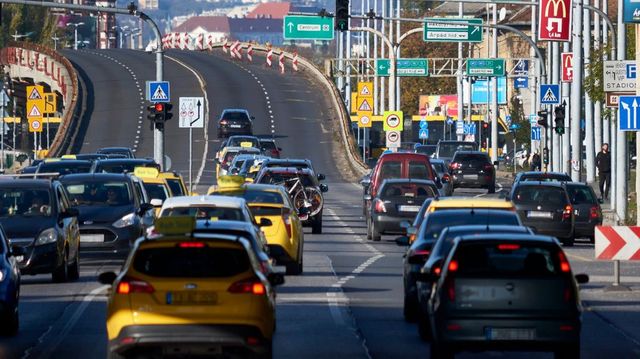 Halálra gázolt egy embert egy autós az Üllői úton, majd elhajtott a helyszínről