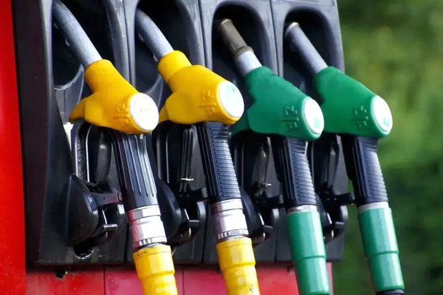 Prețul benzinei a trecut de 31 lei
