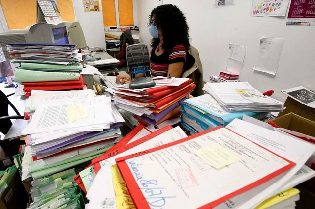 El Gobierno anuncia que aplicará por fin la jornada de 35 horas a los funcionarios del Estado