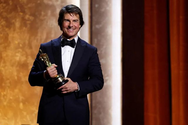 Tom Cruise recibe el primer Oscar de su carrera