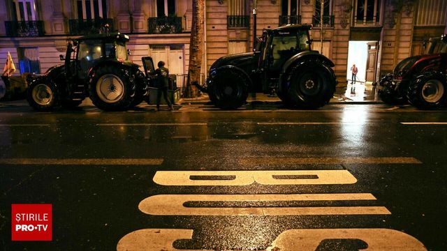 Fermierii francezi au intrat cu tractoarele în centrul Parisului, până la Turnul Eiffel