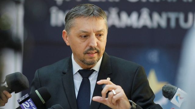 Interdicția cumulului pensie-salariu va avea impact și în învățământ? Ce spune ministrul David