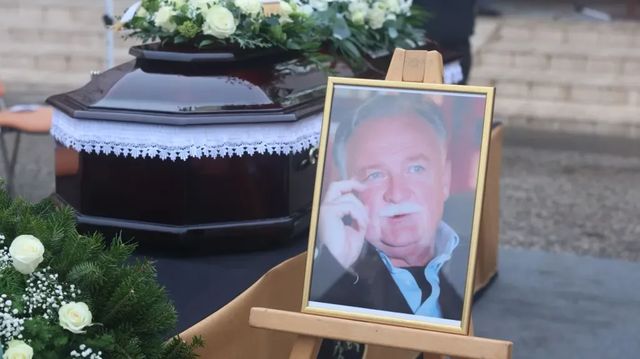 Megszakad a szív, íme az első fotók – így néz ki Balázs Péter sírja