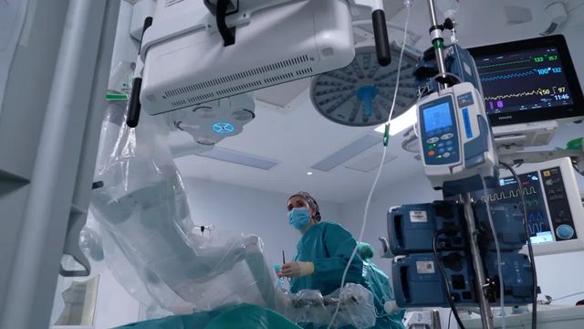 Realizan con éxito la primera operación robótica en España a un bebé con obstrucción renal en el hospital 12 de octubre de Madrid