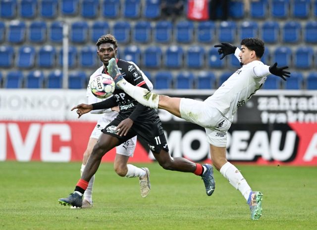 Pardubice vezou bod ze Slovácka, Dukla trápila Jablonec marně