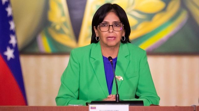 Делси Родригес официално положи клетва като временна президентка на Венецуела