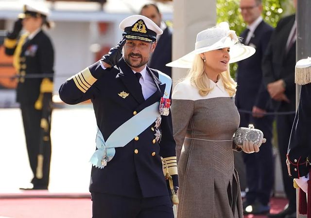 Las bodas de plata de Haakon y Mette-Marit, eclipsadas por la salud del rey Harald