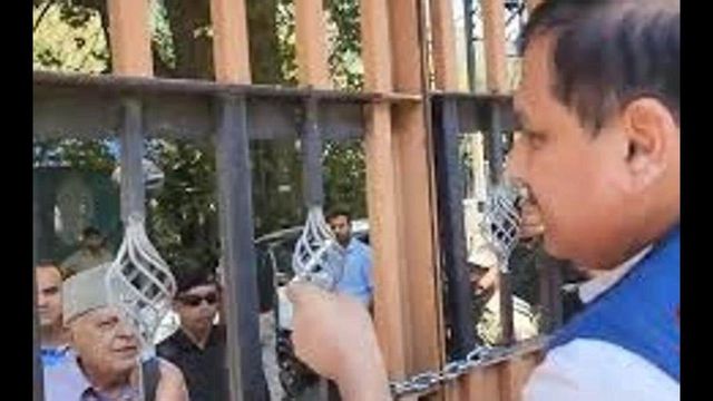 NC chief Farooq meets Sanjay Singh across guesthouse gate in Srinagar