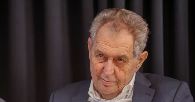 Sněmovna navrhuje udělit nejvyšší státní vyznamenání Miloši Zemanovi
