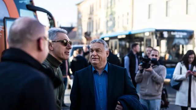 Egymillió Kézfogás akciósorozatot indít Orbán Viktor a kampányhajrában