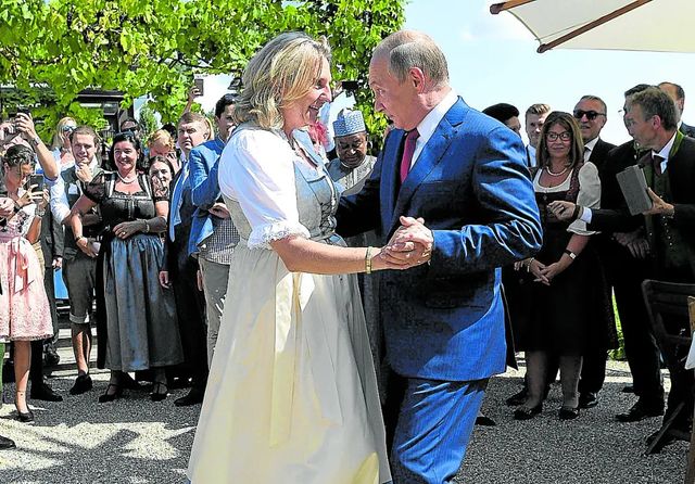 La vida de lujo en Rusia de una exministra de Exteriores de Austria
