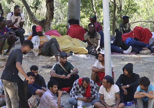 El Gobierno se prepara para reubicar en la Península al millar de menores llegados a Ceuta