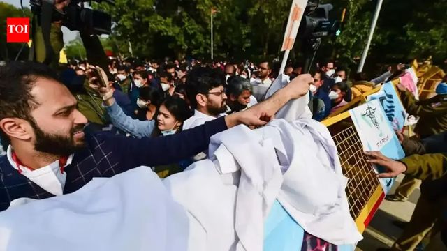 Govt reshuffles top bureaucrats in ministries: Education secretary shifted out