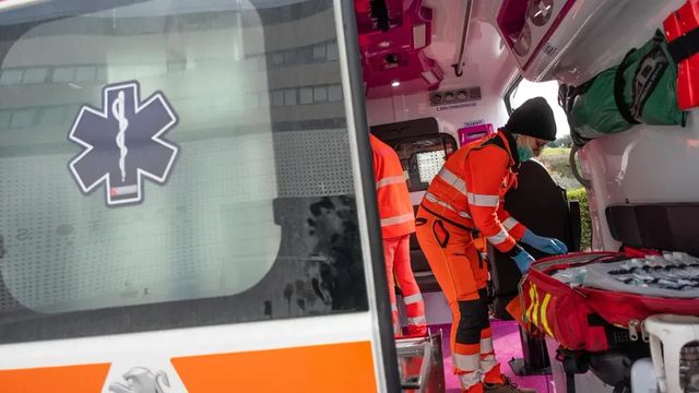 Schiacciato da una colonna di cemento, muore un operaio di 23 anni