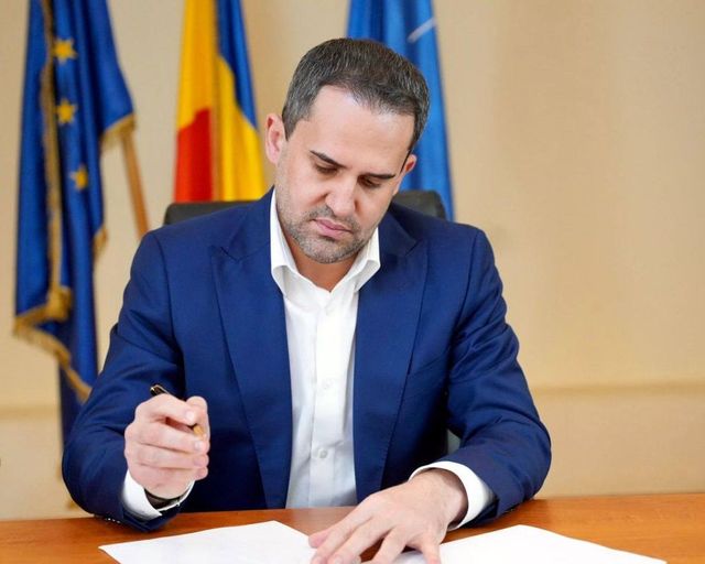 SRI, STS și SPP, dotate cu mașini electrice. Ministrul Ciprian Șerban a semnat contractele de finanțare