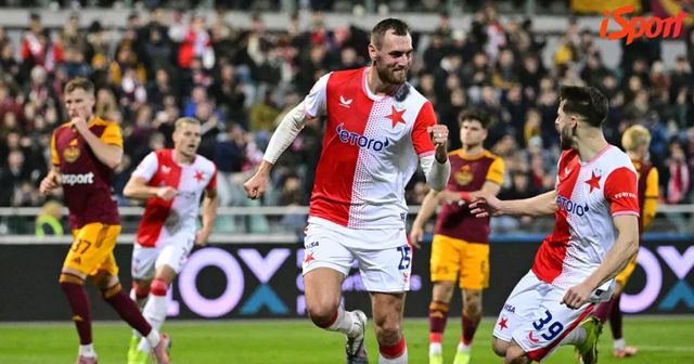ONLINE: Dukla - Slavia 0:2. Pekhart blízko kontaktnímu gólu, pálil do Markoviče