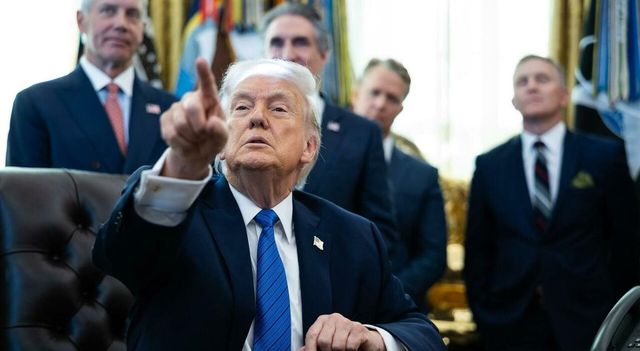 Trump, 'l'Iran sta parlando con noi, vedremo'