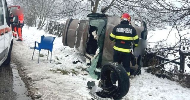 Opt persoane, dintre care cinci copii, au fost rănite într-un accident rutier în județul Argeș. Victimele, duse la spital