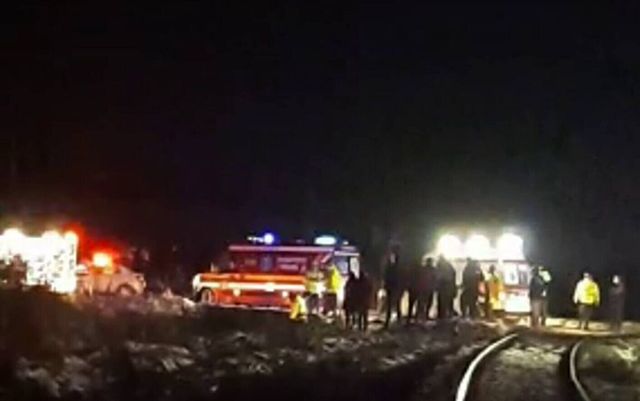 Doi copii, morți după ce o mașină a fost lovită de tren, în Bistrița-Năsăud
