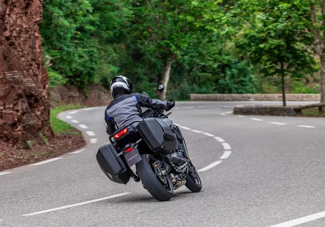 La Yamaha Tracer 9 GT equipará la primera maleta «keyless» por inducción del mundo, de SHAD