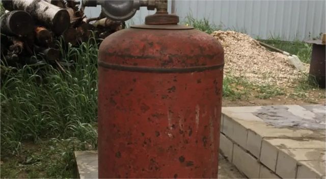 Doi soți au ajuns la spital cu arsuri grave, după explozia unei butelii de gaz într-o gospodărie din Floreni