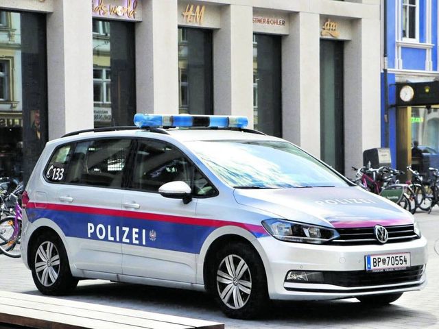 Auto contro la folla a Lipsia, almeno 8 feriti