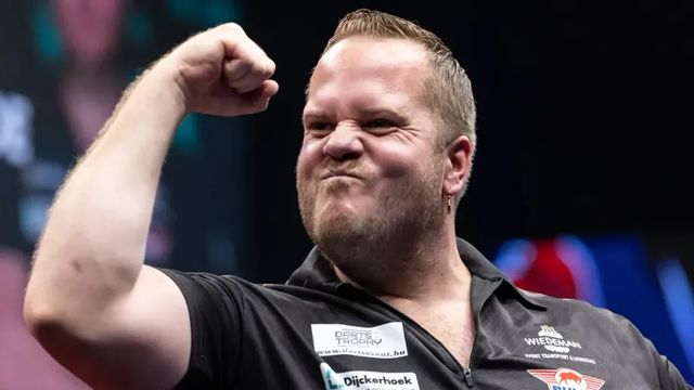 Kádár remekül játszott Clayton ellen, de ő is és Major is kiesett a Hungarian Darts Trophyn