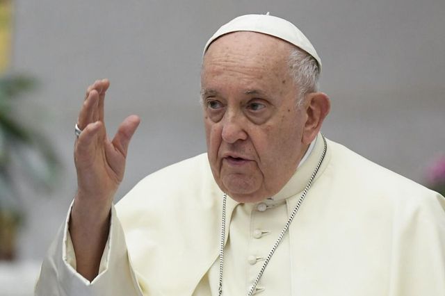 Il Papa, economia che uccide non è economia, è perversione