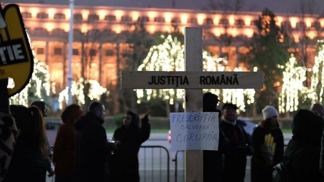 A treia seară de proteste față de situația din justiție