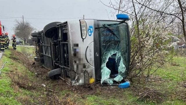 Autocar răsturnat în județul Ialomița